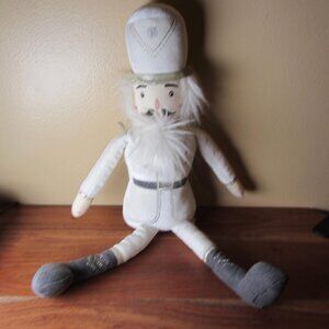 plush mon ami designs white nutcracker 2022 (W6244)